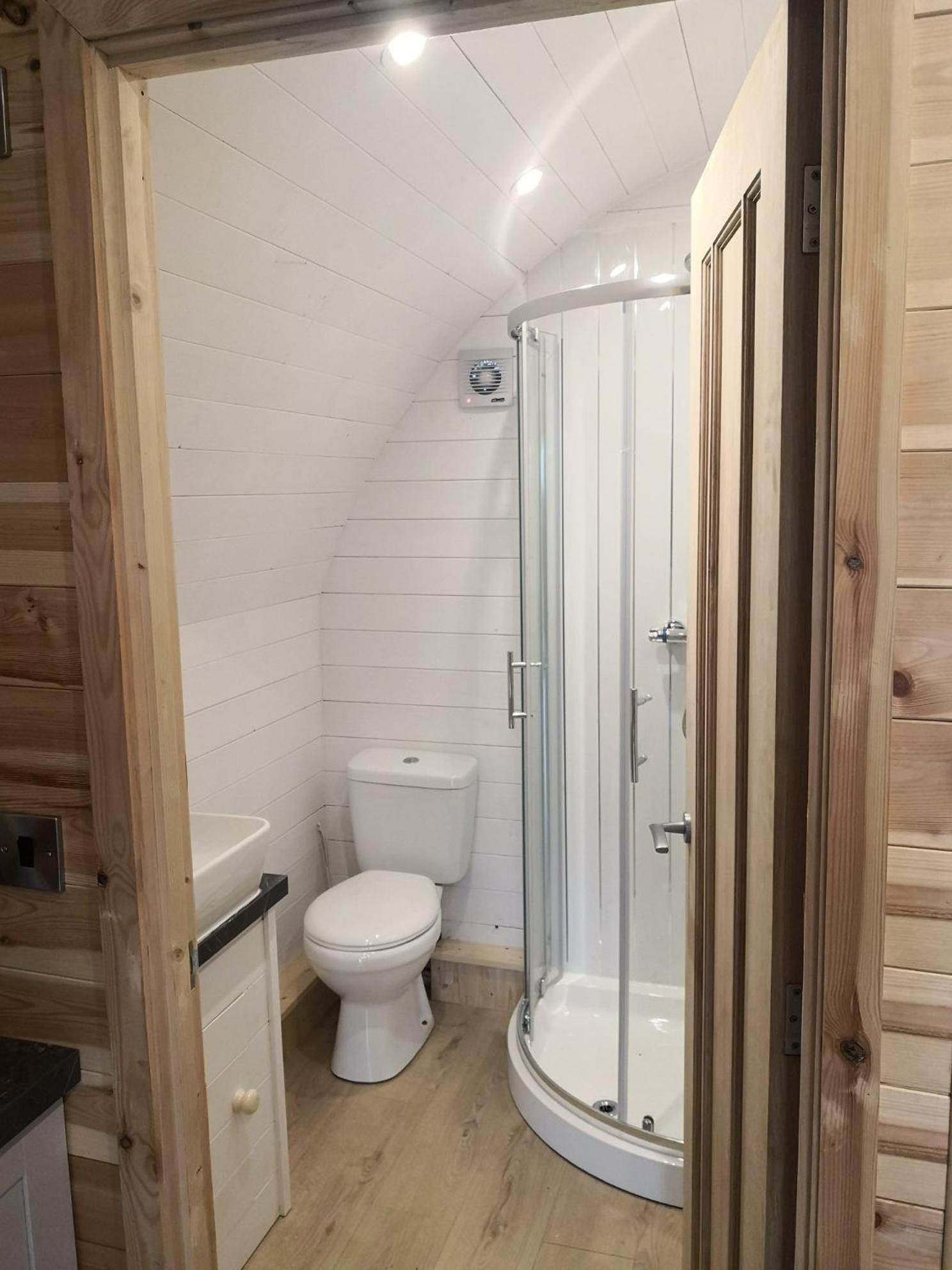 Villa Pond View Pod 1 With Outdoor Hot Tub - Fife - Loch Leven - Lomond Hills Kelty Exterior foto